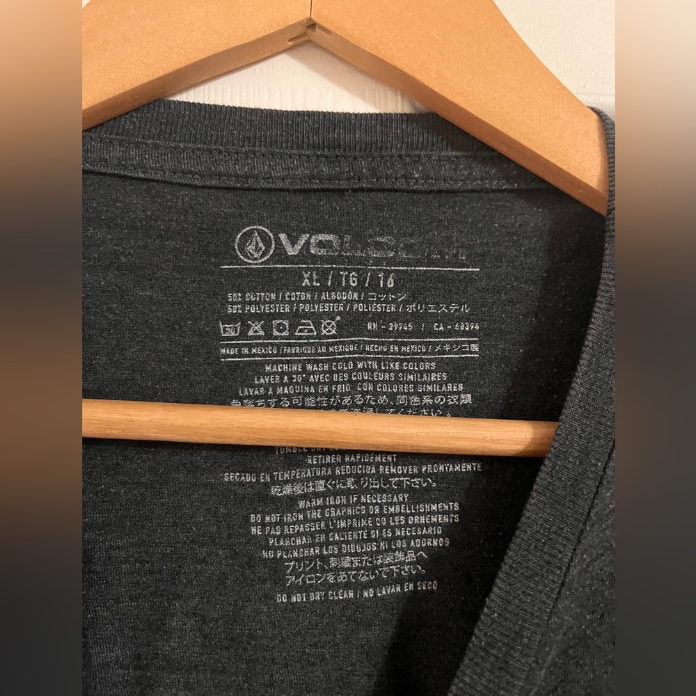 Volcom tee